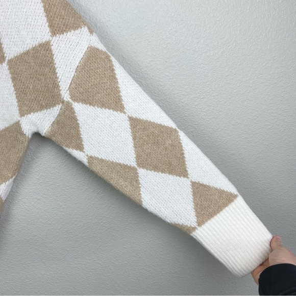 Abercrombie and Fitch Women's Medium Diamond Pattern Wedge Crew Knit Sweater - Picture 10 of 16